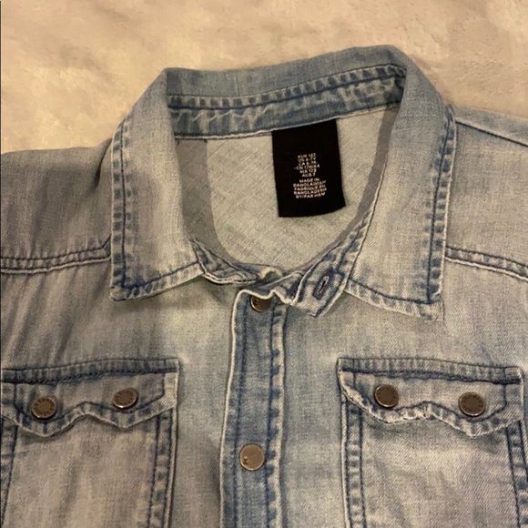 H&M Boys Denim Short Sleeves Collared Button Down Jean Shirt Size 6-7 - Picture 3 of 5